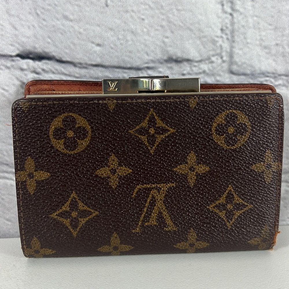 Authenticated Vintage Louis Vuitton Viennois Wallet - Picture 3 of 17